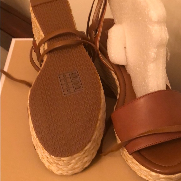 Micheal Kors sandals - Picture 3 of 6